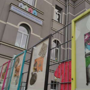 Galerie na plotě 25/26